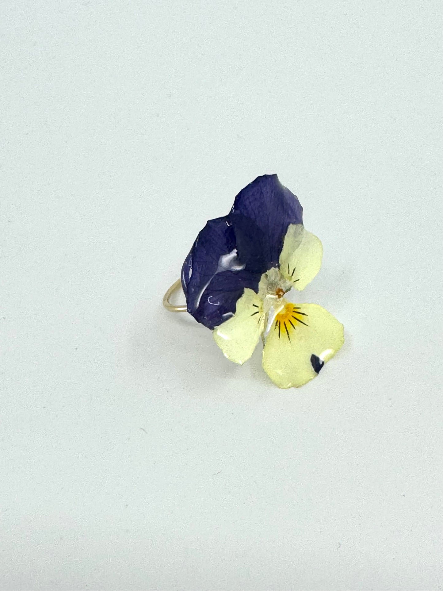 GENUINE PURPLE + CREAM PANSY RING | SIZE 7 | GOLD FILLED