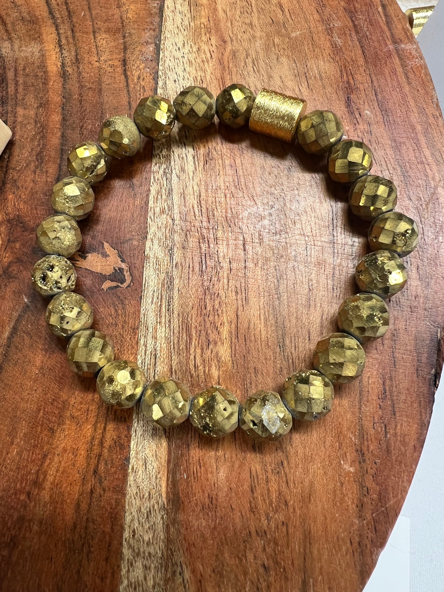 Gold druzy faceted 8mm